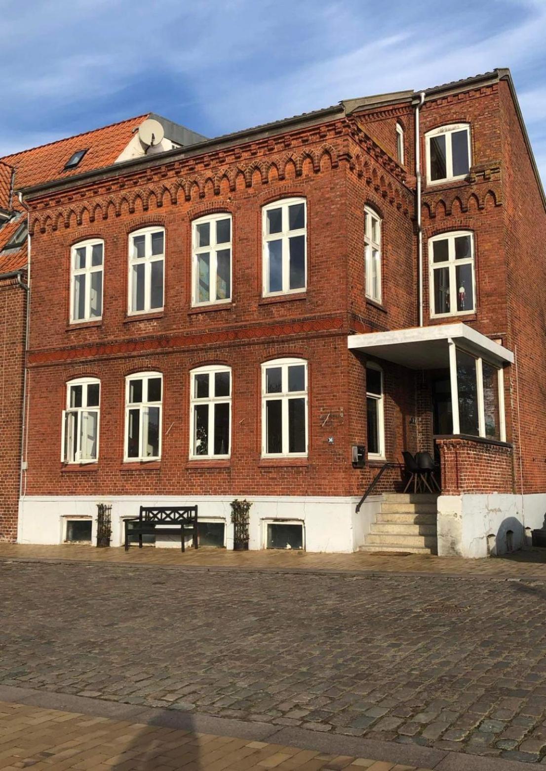 Ferienwohnung Tonders Bedste Udsigt Et Vaerelse Stue Spisestue Kokken Badevaerelse Exterior foto