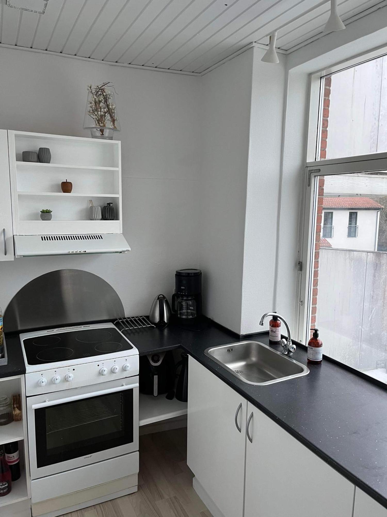 Ferienwohnung Tonders Bedste Udsigt Et Vaerelse Stue Spisestue Kokken Badevaerelse Exterior foto