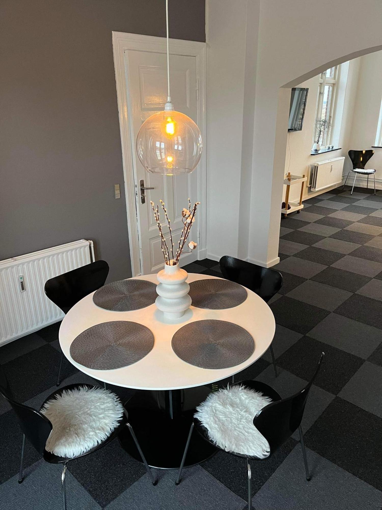 Ferienwohnung Tonders Bedste Udsigt Et Vaerelse Stue Spisestue Kokken Badevaerelse Exterior foto
