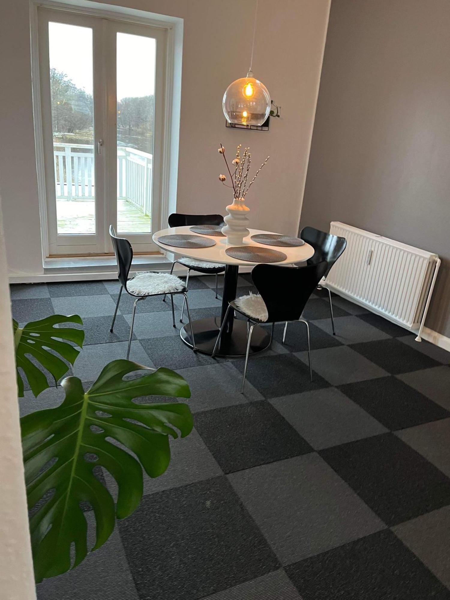 Ferienwohnung Tonders Bedste Udsigt Et Vaerelse Stue Spisestue Kokken Badevaerelse Exterior foto